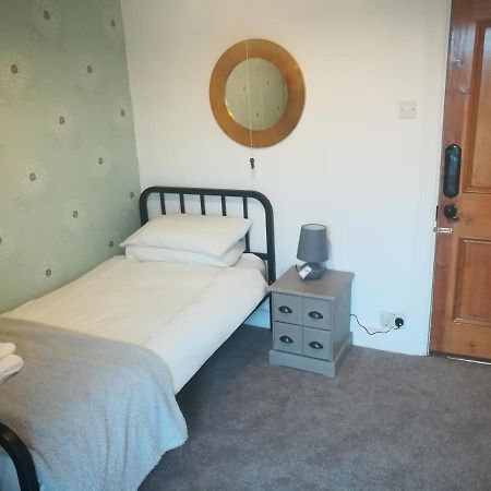 Y Garreg Wen Bed & Breakfast Llanybydder Bagian luar foto