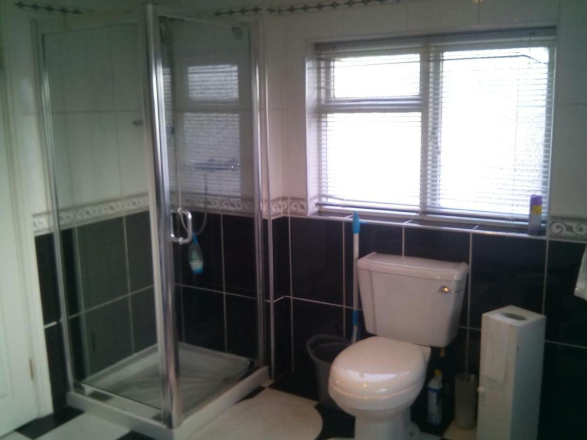 Y Garreg Wen Bed & Breakfast Llanybydder Bagian luar foto