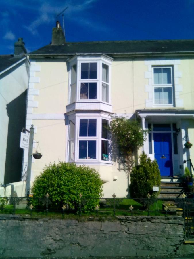 Y Garreg Wen Bed & Breakfast Llanybydder Bagian luar foto