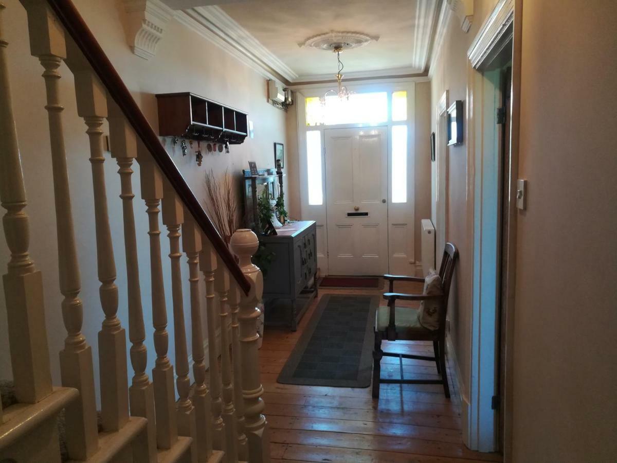 Y Garreg Wen Bed & Breakfast Llanybydder Bagian luar foto