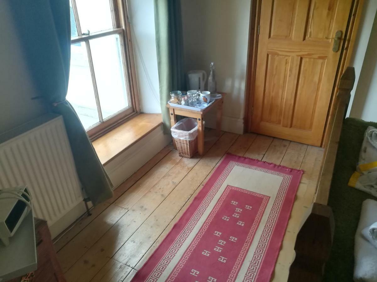 Y Garreg Wen Bed & Breakfast Llanybydder Bagian luar foto