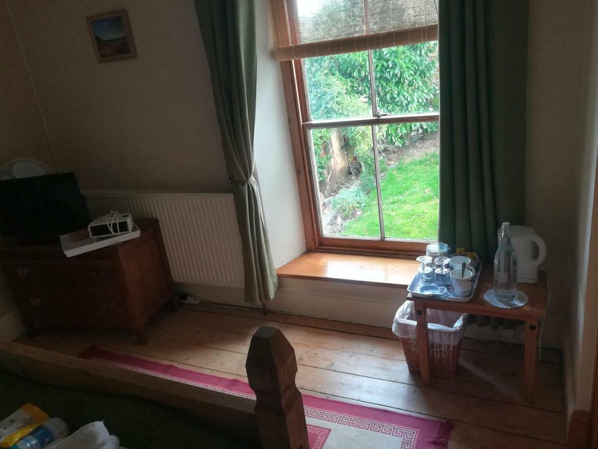 Y Garreg Wen Bed & Breakfast Llanybydder Bagian luar foto