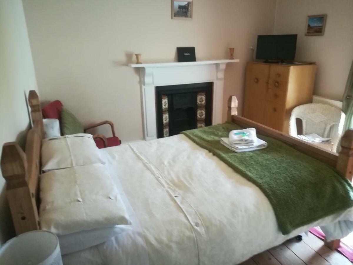 Y Garreg Wen Bed & Breakfast Llanybydder Bagian luar foto