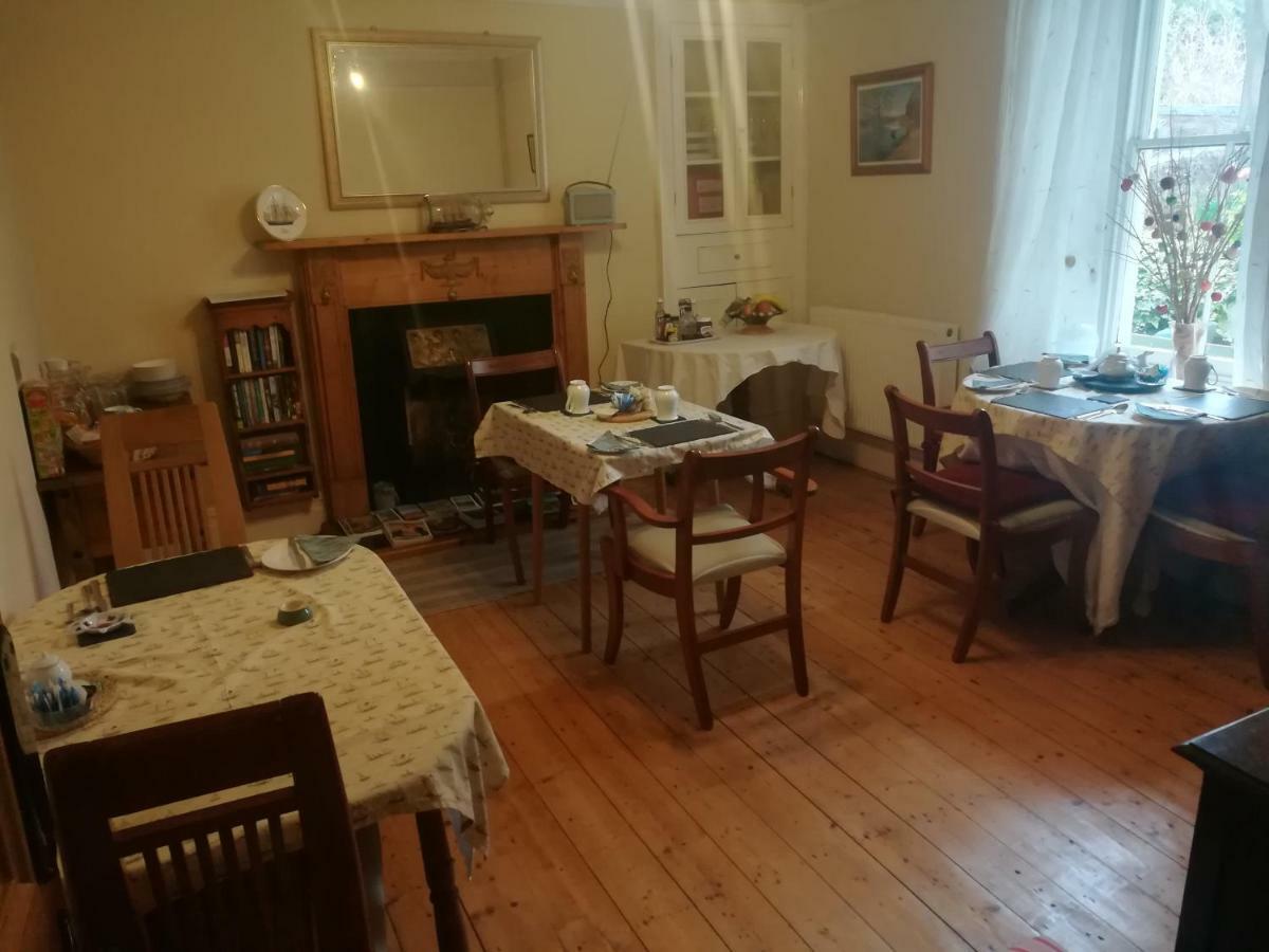 Y Garreg Wen Bed & Breakfast Llanybydder Bagian luar foto