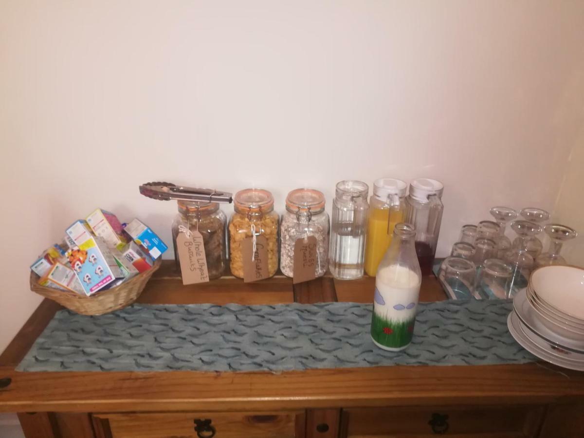 Y Garreg Wen Bed & Breakfast Llanybydder Bagian luar foto