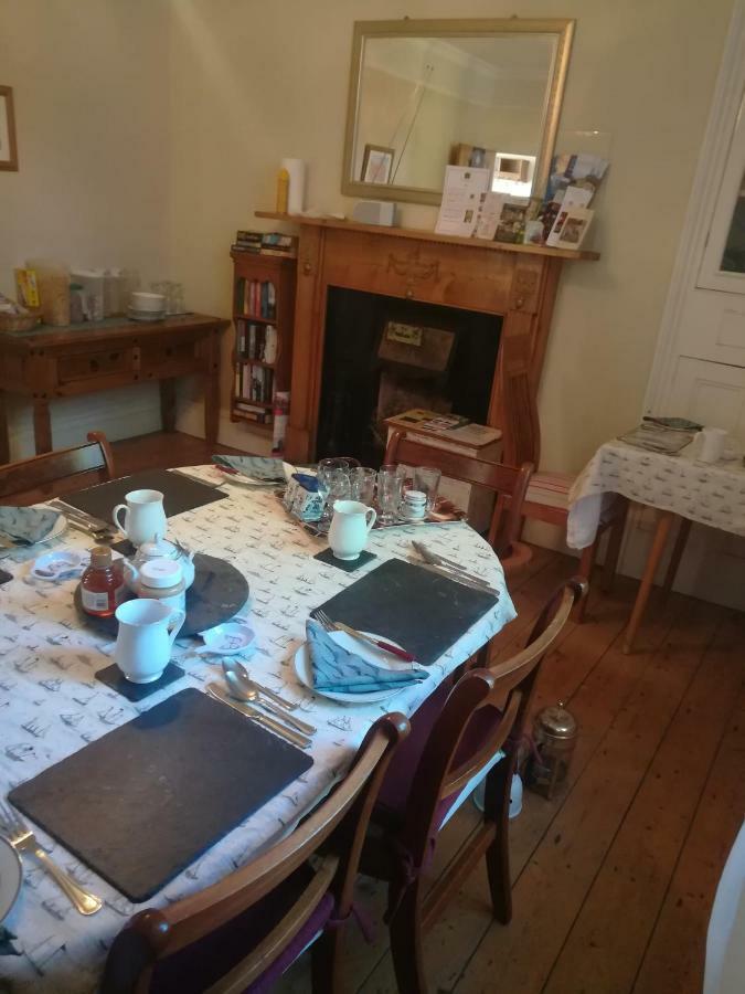 Y Garreg Wen Bed & Breakfast Llanybydder Bagian luar foto