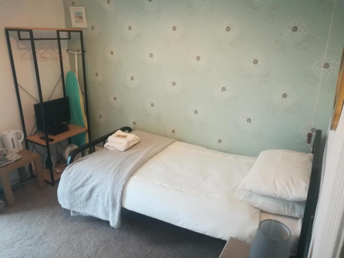 Y Garreg Wen Bed & Breakfast Llanybydder Bagian luar foto