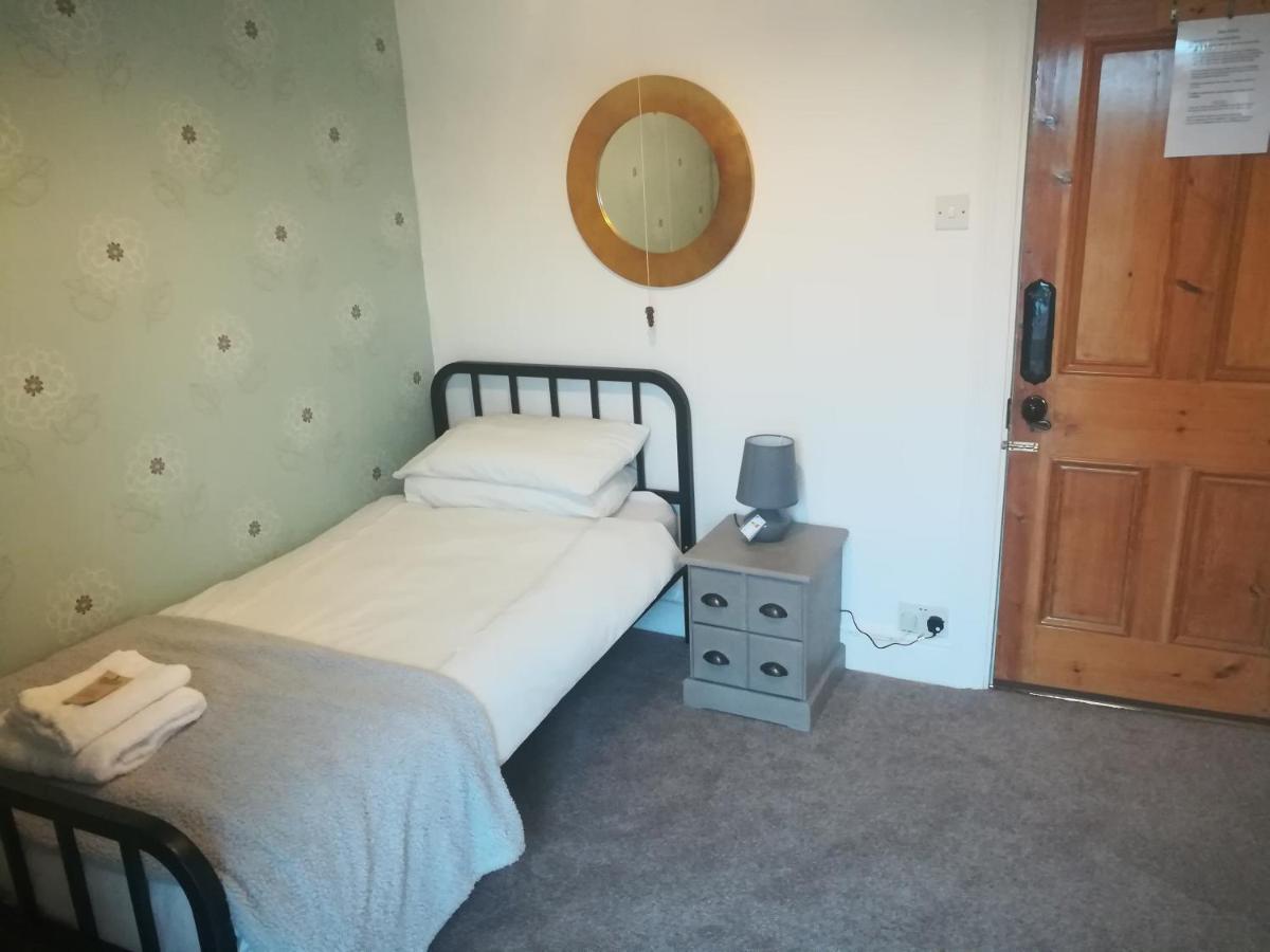 Y Garreg Wen Bed & Breakfast Llanybydder Bagian luar foto