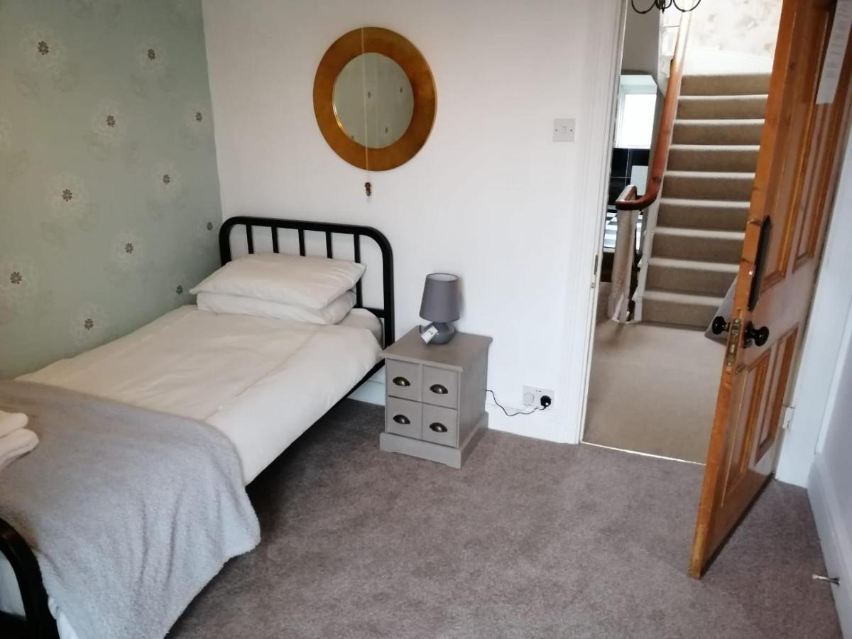 Y Garreg Wen Bed & Breakfast Llanybydder Bagian luar foto